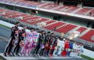 Los pilotos posan en el Circuito de Barcelona-Cataluña en las sesiones de pretemporada
