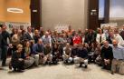 Bajo el lema 'Tú respiras sin pensar, yo solo pienso en respirar', la Asociación navarra de fibrosis quística celebró el pasado sábado en el hotal Iruña Park una cena benéfica en favor de las personas afectadas, con la asistencia de casi 200 personas. Los beneficios de la cena, que incluía espectáculos de humor, música y sorteos, van dirigidos íntegramente a mantener su servicio de fisioterapia respiratoria, “principal arma para combatir la enfermedad”.