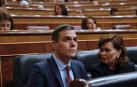 El presidente del Gobierno, Pedro Sánchez, junto a la vicepresidenta, Carmen Calvo, al inicio este miércoles del pleno del Congreso, donde realiza su última comparecencia antes de convocar elecciones.