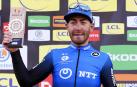 Giacomo Nizzolo gana el pulso al esprint a Ackermann y Schachmann sigue líder