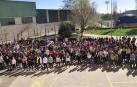 Estudiantes del IES Ribera del Arga de Secundaria y Bachillerato posaron para la fotografía en el patio del centro educativo.