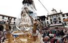 Multitudinario acto en la capital ribera en el que la niña Daniella Garro descendió desde la Casa del Reloj cumpliendo la tradición.