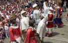 Fotos de la despedida de la Comparsa de Gigantes y Cabezudos en la plaza Consistorial en San Fermín 2019