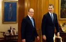 Felipe VI recibe a Alberto II, que visita Madrid para presentar su fundación