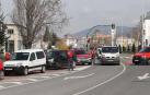 Control montado este jueves por Policía Foral en la rotonda de Bomberos de Cordovilla. A la derecha, de espaldas, Juan Carlos Zapico, jefe de la Policía Foral.