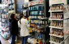 Colas fuera de las farmacias