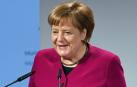 Merkel advierte que "Europa tiene enemigos" y señala a Rusia y Steve Bannon