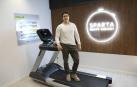 Óscar Vergara, en una de las cintas de correr del gimnasio Sparta Sport Center.