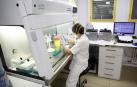Laboratorio que analiza las muestras biológicas en el Hospital de Navarra