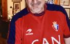 Carlos Herrera hace su programa de radio de hoy con la camiseta de Osasuna