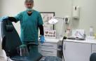 Luis Ángel Arigita Muro en una de las consultas donde atiende a los pacientes en San Adrián.