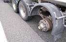Un camionero pierde una de sus ruedas cuando circulaba por la A-15