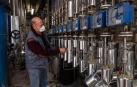 Los residuos que dejó la vendimia en Estella, para alcohol sanitario