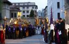 Apenas unas gotas de lluvia no consiguieron “apagar” la celebración del Jueves Santo en la plaza de Santa Mª la Real