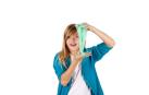 Fotografía de niña con slime.