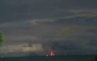 El volcán indonesio hijo del Krakatoa expulsa nubes de ceniza, humo y magma