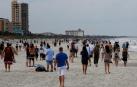 Reabren las playas en Florida pese al aumento de casos de coronavirus en EE UU