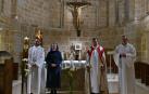 En el monasterio de Zamartze, Javier Aldave, Guadalupe Escudero, Mikel Garciandía y José Antonio Apetzetxea, con la efigie de San Miguel de Aralar, en el altar.