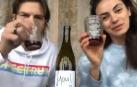 Mila Kunis y Ashton Kutcher lanzan un vino contra el coronavirus