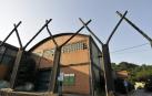 Exterior de una de las naves de Arcelor Mittal.