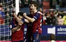 Rubén García celebra el primer gol de Osasuna con Cardona y Brasanac.