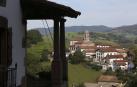 Panorámica del centro urbano de ZIga, con su parroquia restaurada en años pasados.