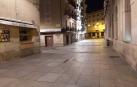 Bares cerrados y muy poca gente en calles de Pamplona durante esta madrugada