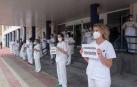 Concentración en el hospital San Jorge de Huesca del personal sanitario para pedir la dimisión de la consejera de Sanidad de Aragón, Pilar Ventura, por afirmar en la Comisión de Sanidad que para los sanitarios era un estímulo hacerse sus propios equipos de protección para la epidemia del coronavirus.