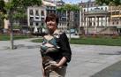 Beatriz Huarte, secretaria general de Anapeh, en la plaza del Castillo.