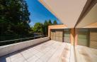 Se vende unifamiliar de alto standing con terreno de 310 m2 en Pamplona. Una isla privacidad con vistas panorámicas, jardín con barbacoa y piscina cubierta con techo corredizo.
En planta baja: salón con chimenea, aseo y comedor con acceso al porche y jardín, cocina  grande y moderna, sótano con lavandería y despensa y garaje para dos coches. En la planta primera: salón, dos dormitorios dobles y zona con baño y habitación de invitados.
En la planta segunda: habitación principal en suite con vestidor, baño, terraza y  balcón con vistas.
Para recibir más información, envíanos tus datos (nombre y teléfono) a info@dninmo.com