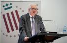 José María Carrera: “Un médico también cura por lo que dice y la forma en que lo dice”