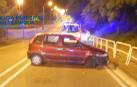 Choca contra unas vallas de la calle Biurdana al conducir bajo los efectos de alcohol