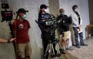 Fotos del rodaje en el Palacio del Condestable de Pamplona de 'Tres Caminos', serie original de la productora gallega Ficción Producciones en coproducción con Amazon Prime Video y Beta Film. El Camino de Santiago es el eje central de esta ficción que narra la historia de cinco personas de diferentes nacionalidades que forjan su amistad en torno a la ruta jacobea y en la que veremos muchos problemas, tensiones y conflictos del mundo ordinario que nos mostrarán un Camino de Santiago no solo como un viaje terrenal sino también espiritual.