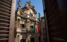 Las banderas de Pamplona, a media asta por las víctimas del coronavirus