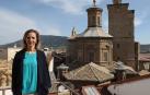 Leire Alemán, en la suite de la última planta del hotel Maisonnave, con espectaculares vistas a la torre de San Cernin.