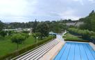 Los socios del Club Natación de Pamplona disfrutaron de un caluroso día en la apertura de la temporada de verano 2014.