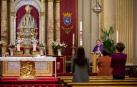 La misa de la escalera dice 'gracias' en el sexto peldaño