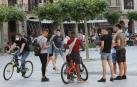 Ambiente en la Plaza del Castillo de Pamplona a finales de mayo.