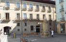 Fachada del Hotel Palacio de Guenduláin, en la calle Zapatería de Pamplona, frente a la Plaza del Consejo.