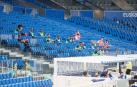 Los suplentes de Osasuna, en la grada del Reale Arena. En el banquillo solo estuvo Arrasate, Alkiza y el persoanl médico.
