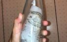 Fotografía botella con mensaje de hace 25 años.