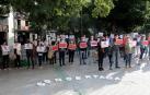 Concentración de los sindicatos de Educación frente al Parlamento de Navarra