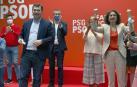 La ministra de Hacienda, María Jesús Montero y el candidato del PSdeG-PSOE a la Xunta de Galicia, Gonzalo Caballero.