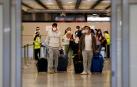 Los aeropuertos españoles comienzan a recibir a los primeros visitantes