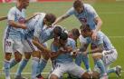 Nelson Murillo celebra el primer tanto del Celta con sus compañeros.