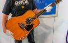 Pagan 5,4 millones de euros por la guitarra acústica que Kurt Cobain tocó en la MTV