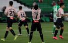 El Espanyol se hunde sin remisión y el Betis de Alexis toma oxígeno