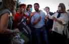 El presidente de Vox, Santiago Abascal, ha anunciado que denunciará al lehendakari, Iñigo Urkullu, por "delito electoral" en un mitin en Irún que se ha celebrado en un clima tenso, plagado de insultos y gritos pese a un fuerte dispositivo policial que ha evitado que los manifestantes accedan al lugar donde se ha realizado.