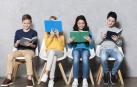Imagen de niños y niñas leyendo libros
