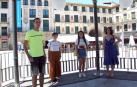 De izquierda a derecha: Mateo Cueto Remacha, Lola Simón Pérez-Nievas, Ana García Beamonte y Aitana Monzón Blasco, en el quiosco de la plaza de los Fueros de Tudela.
